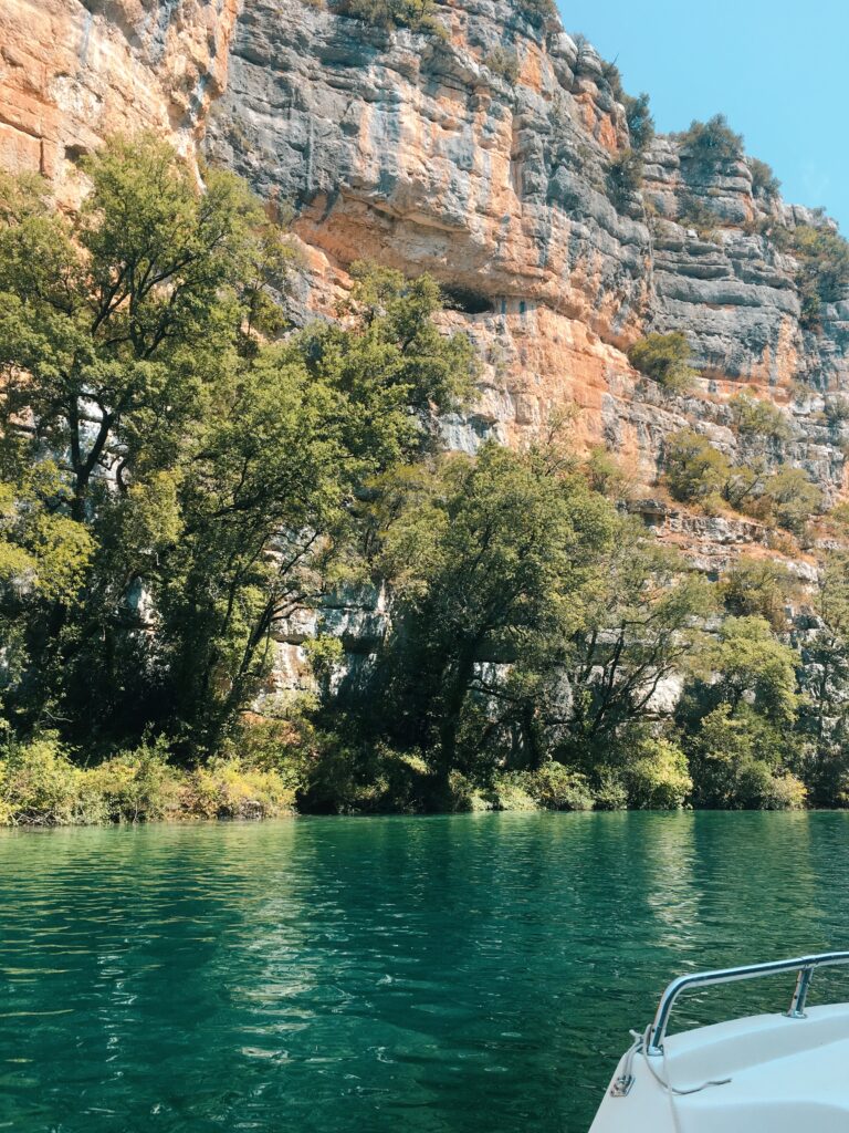 Balade en bateau dans les Basses Gorges