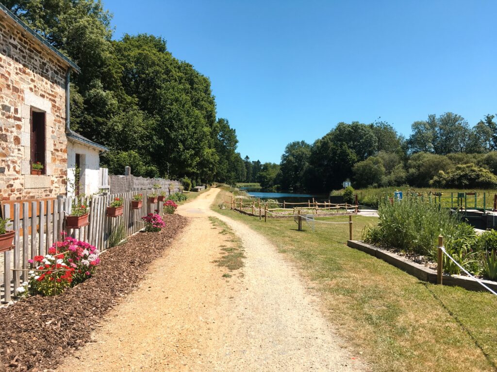 Ecluse sur le canal de Nantes à Brest