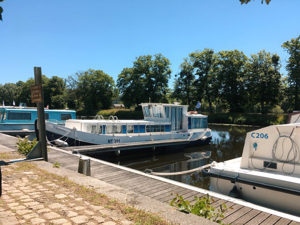 port sur le canal de Nantes à Brest