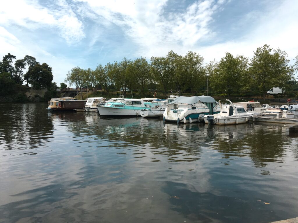 port sur le canal de Nantes à Brest